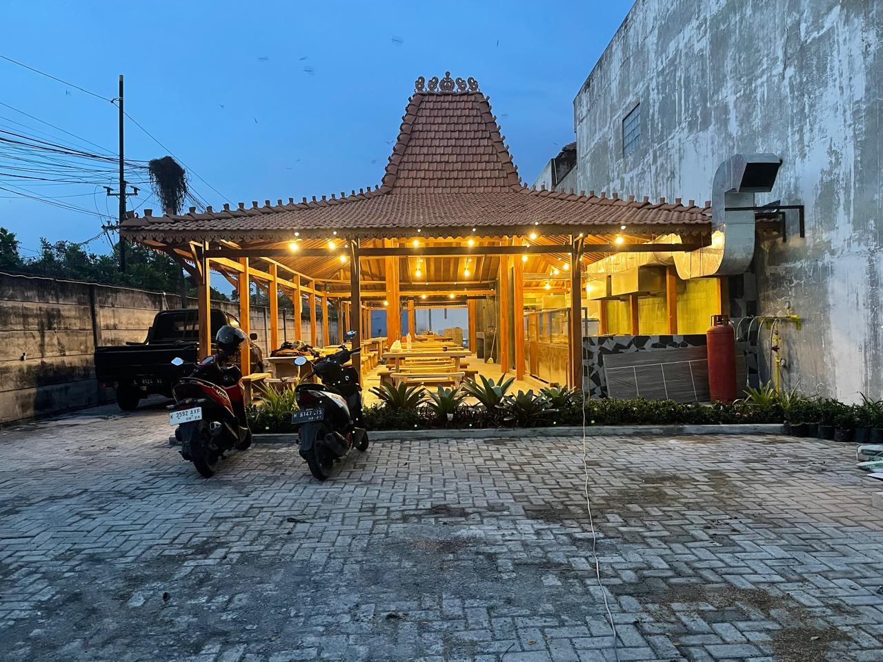 Pembangunan Outlet Resto Di Majapahit